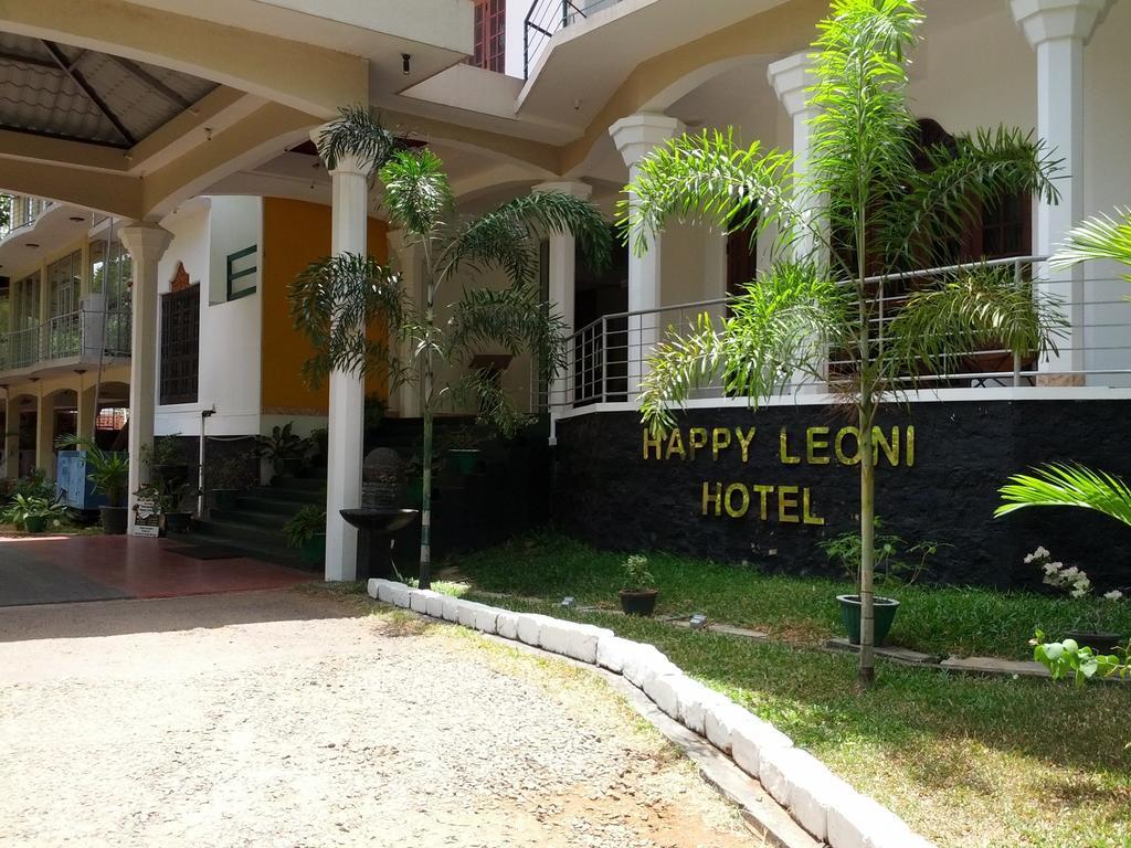 Happy Leoni Hotel Anuradhapura Exterior foto