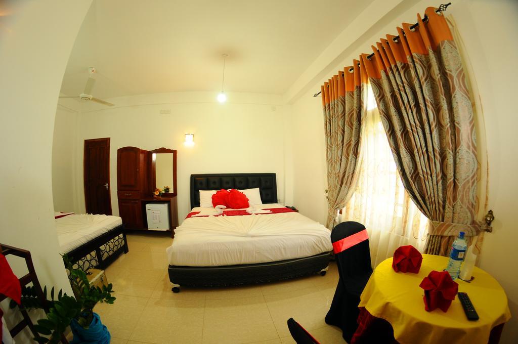 Happy Leoni Hotel Anuradhapura Exterior foto