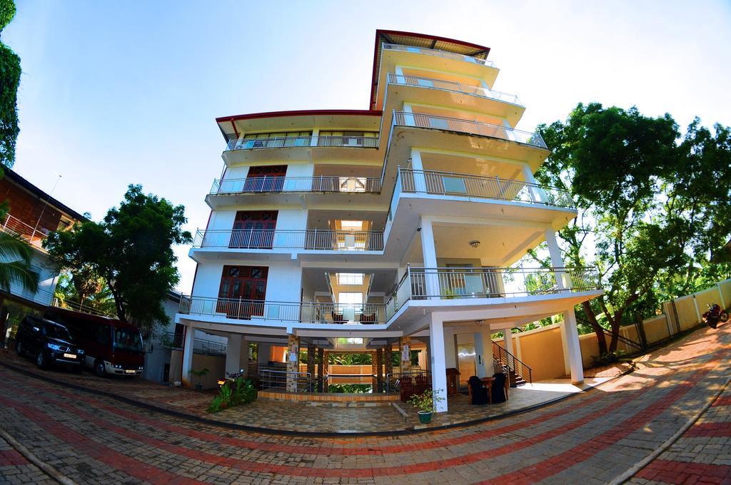 Happy Leoni Hotel Anuradhapura Exterior foto