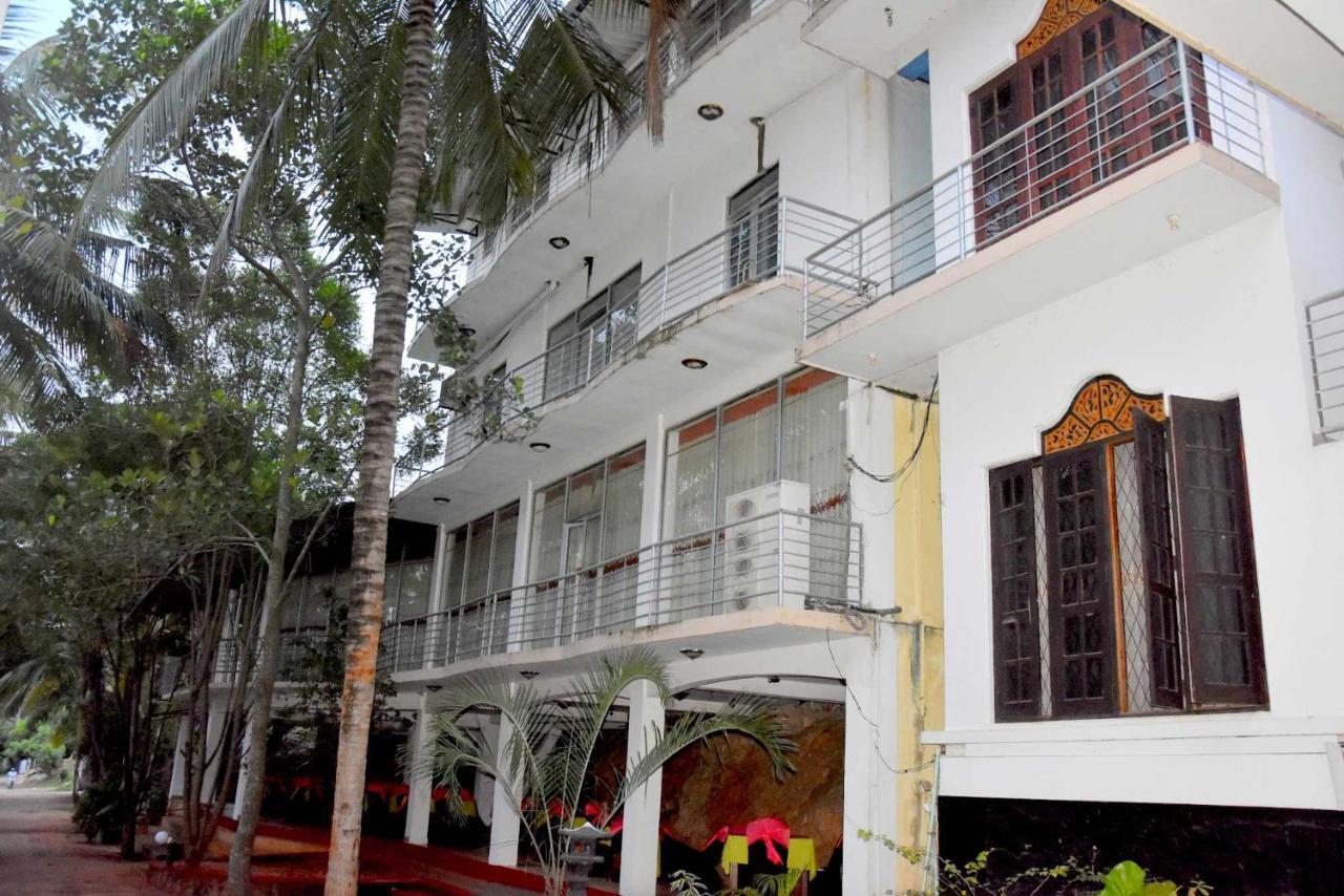 Happy Leoni Hotel Anuradhapura Exterior foto