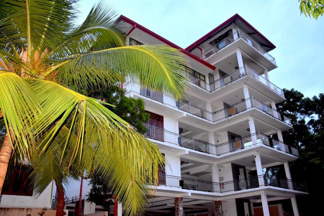Happy Leoni Hotel Anuradhapura Exterior foto